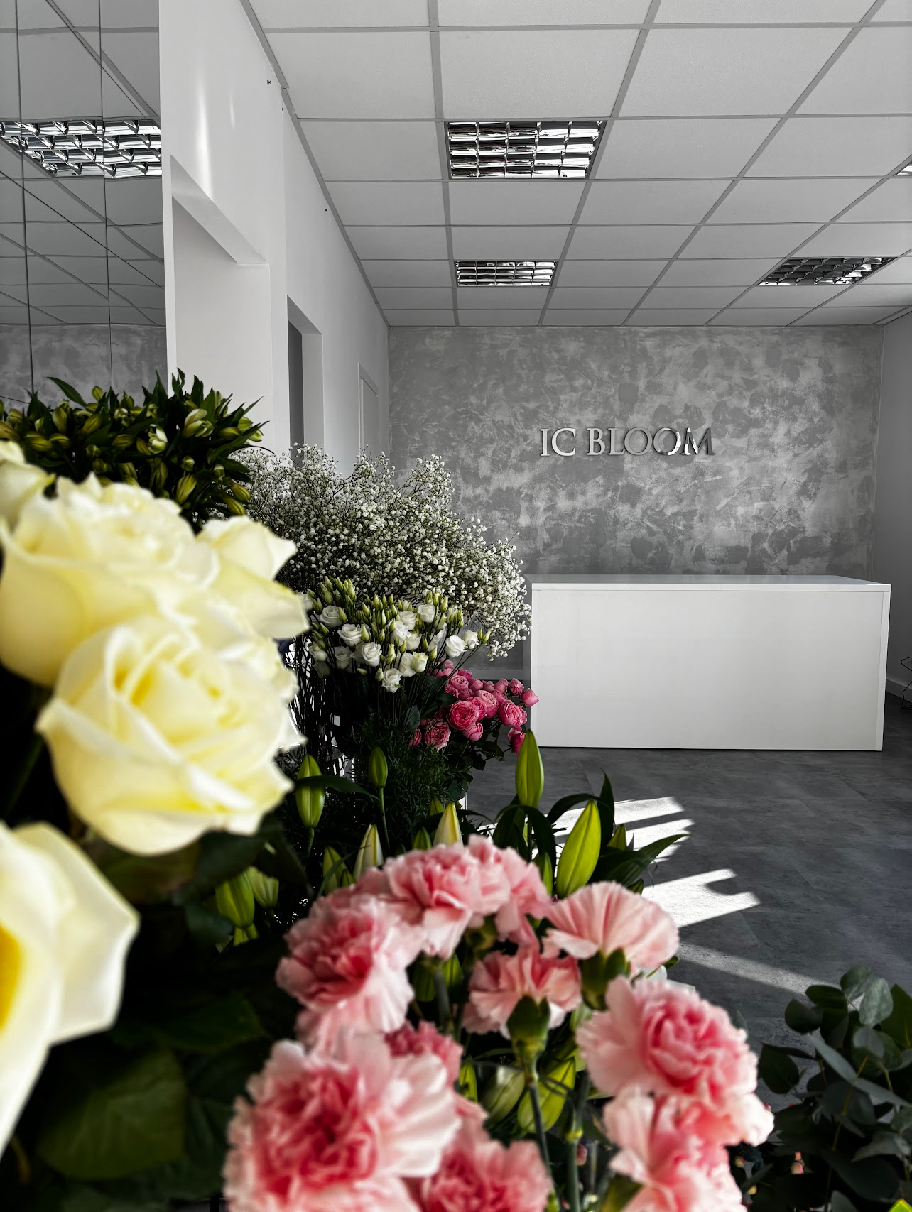 Wnętrze kwiaciarni IC BLOOM